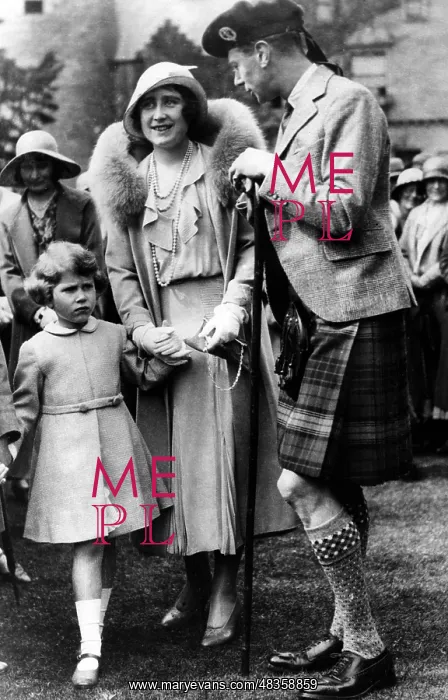 : The ducal couple Elizabeth and George with : The ducal couple Elizabeth and George with