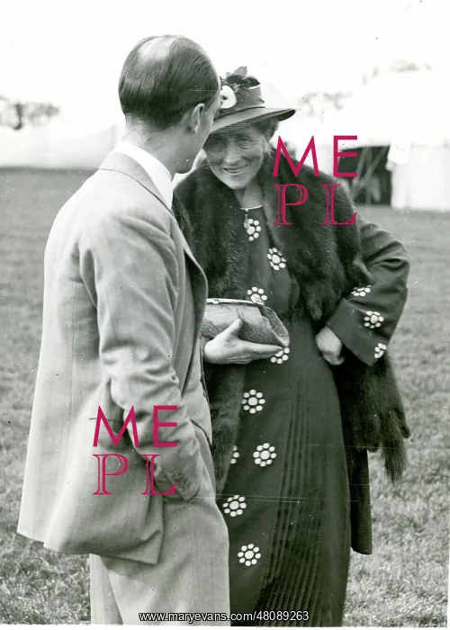 : The Duchess of Bedford at the 1936 Royal Aeronautical So : The Duchess of Bedford at the 1936 Royal Aeronautical So