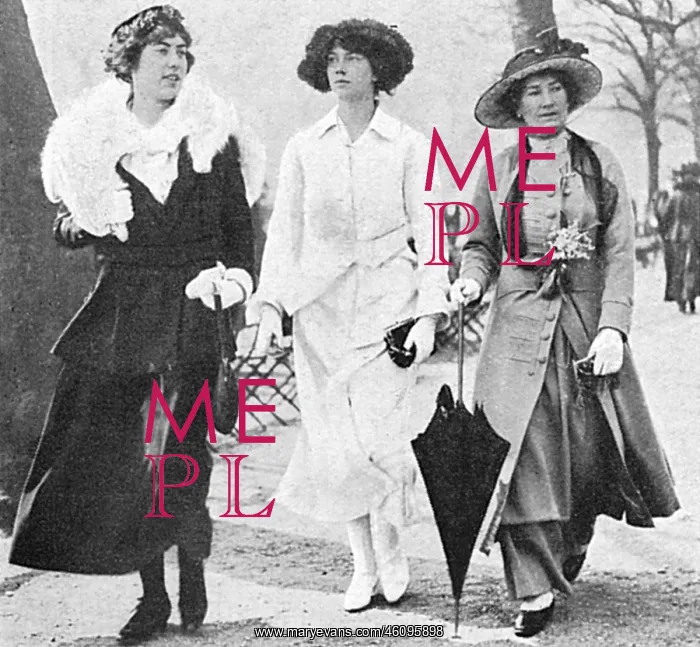 : The Duchess of Buccleuch with daughters, 1917 : The Duchess of Buccleuch with daughters, 1917