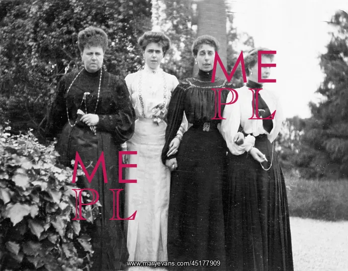 : Duchess of Edinburgh with her daughters : Duchess of Edinburgh with her daughters