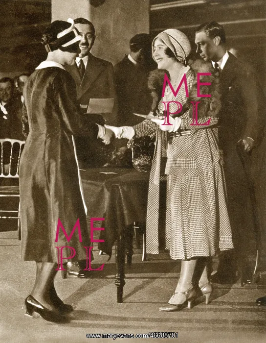 : The Duchess of York presents an award to Nippy of the Year : The Duchess of York presents an award to Nippy of the Year