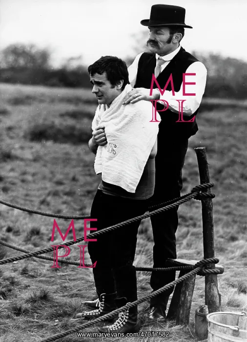 : Dudley Moore and Henry Cooper, BBC TV comedy sketch : Dudley Moore and Henry Cooper, BBC TV comedy sketch