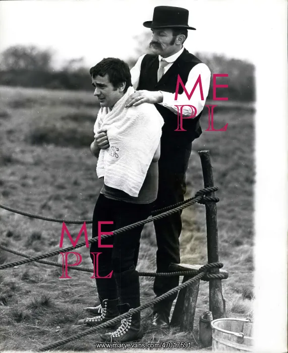 : Dudley Moore and Henry Cooper, BBC TV comedy sketch : Dudley Moore and Henry Cooper, BBC TV comedy sketch