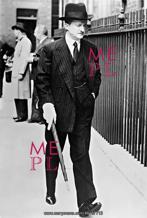 : Duff Cooper in London, 1938 : Duff Cooper in London, 1938