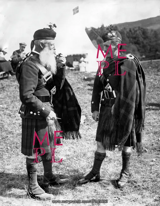 : Two Duff Highlanders at Braemar Games, Scotland : Two Duff Highlanders at Braemar Games, Scotland