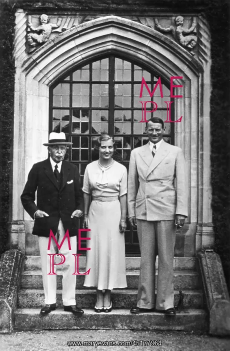: The Duke of Connaught with his granddaughter : The Duke of Connaught with his granddaughter