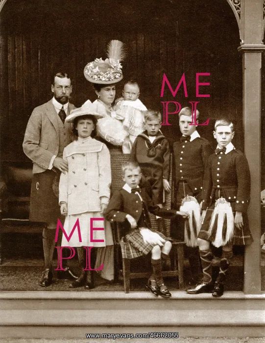 : Duke and Duchess of York with their six children : Duke and Duchess of York with their six children