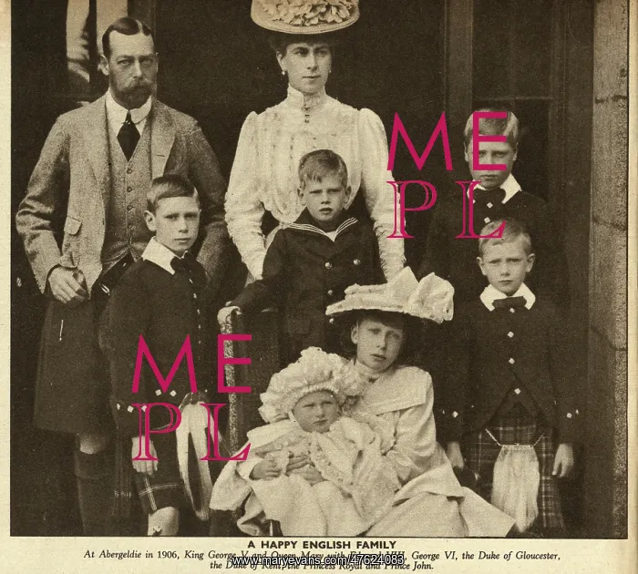 : Duke and Duchess of York with their six children : Duke and Duchess of York with their six children