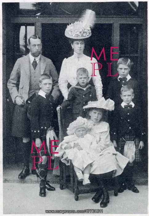 : Duke and Duchess of York with their six children : Duke and Duchess of York with their six children