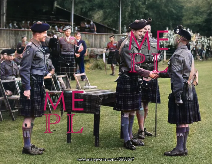 : Duke of Edinburgh visting Queens Own Cameron Highlanders : Duke of Edinburgh visting Queens Own Cameron Highlanders