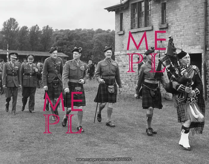 : Duke of Edinburgh visting Queens Own Cameron Highlanders : Duke of Edinburgh visting Queens Own Cameron Highlanders