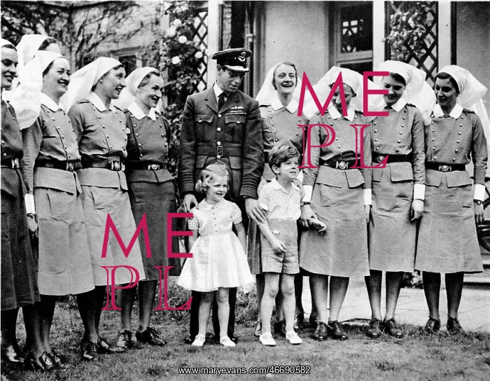 : Duke of Kent and his children, 1940 : Duke of Kent and his children, 1940