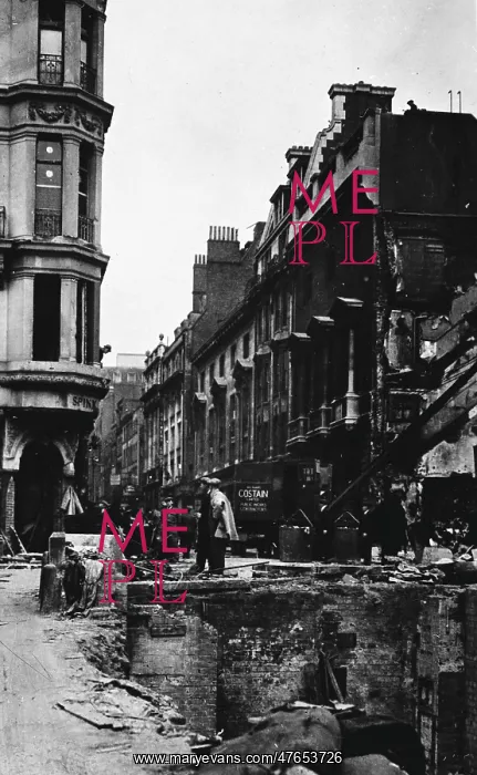 : Duke Street, London, under fire during the Blitz, WW2 : Duke Street, London, under fire during the Blitz, WW2