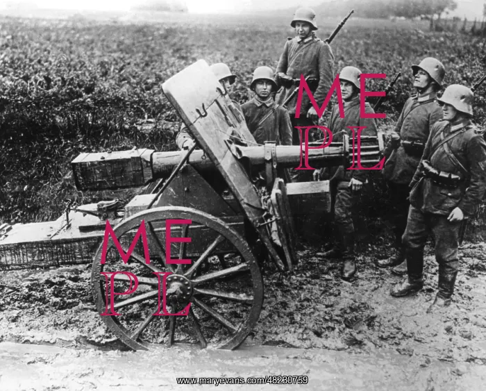 : Dummy of a field gun for training purposes : Dummy of a field gun for training purposes