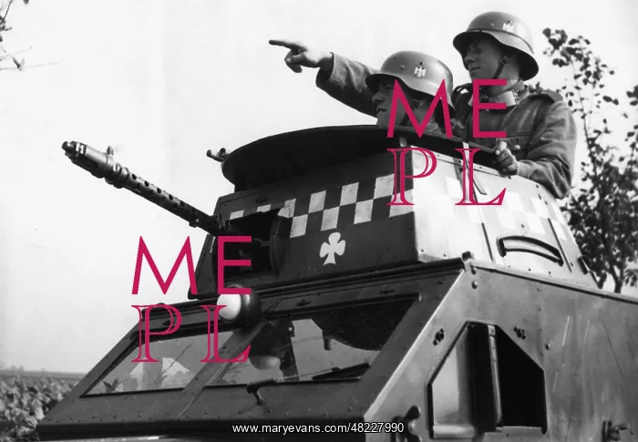 : Dummy tank during a maneuver, 1937 : Dummy tank during a maneuver, 1937