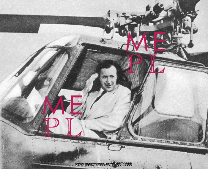 : Duncan Sandys(1908-1987) in helicopter : Duncan Sandys(1908-1987) in helicopter