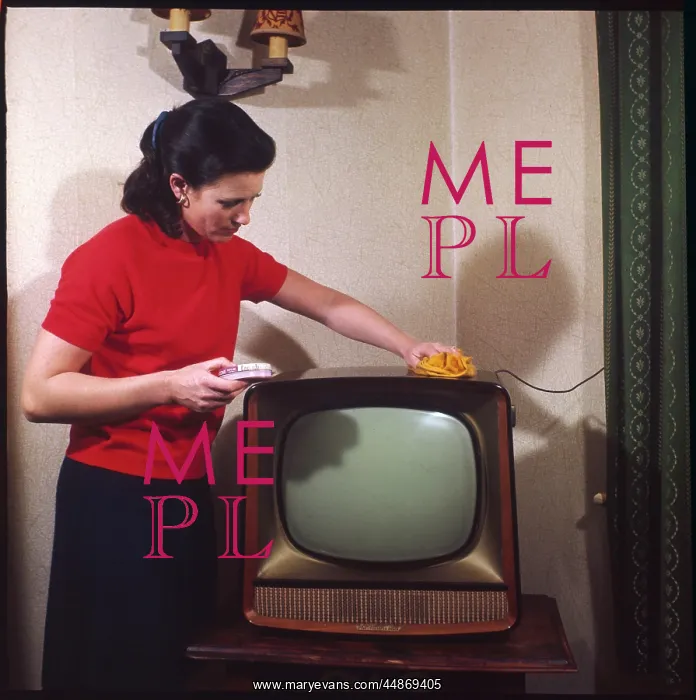 : DUSTING A TELEVISION : DUSTING A TELEVISION