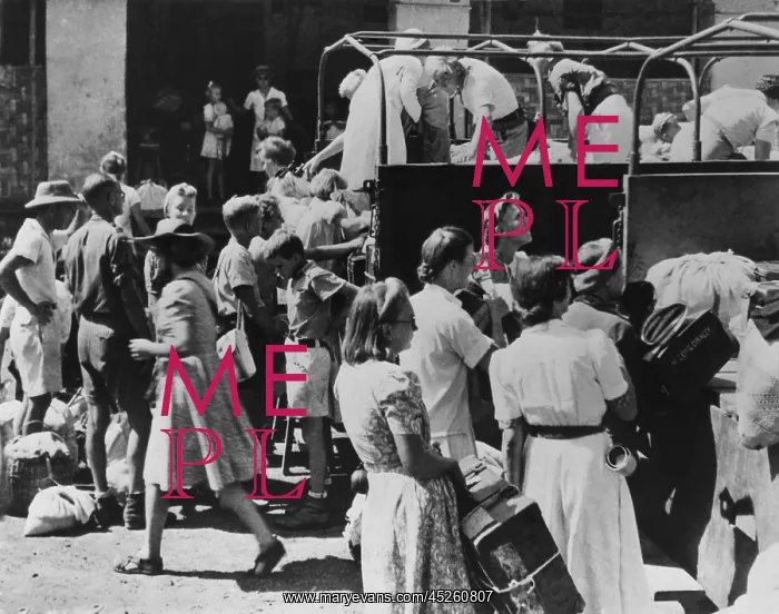: Dutch civilians after their release from an Indonesian : Dutch civilians after their release from an Indonesian