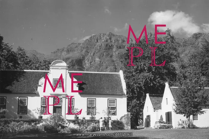 : DUTCH HOUSING, S. AFRICA : DUTCH HOUSING, S. AFRICA