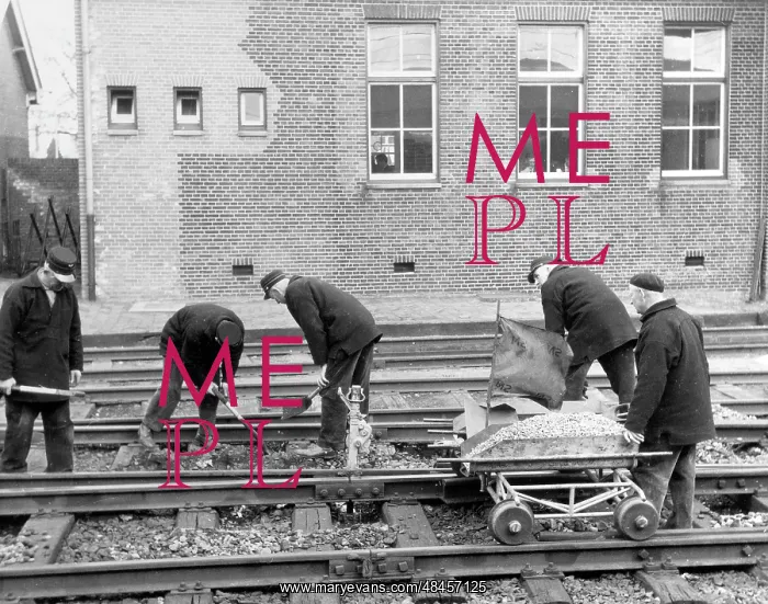 : DUTCH RAILWAY REPAIRS : DUTCH RAILWAY REPAIRS