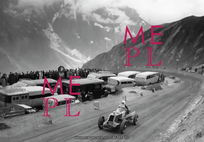 : The Dutchman Harry Herkuleyns at a car : The Dutchman Harry Herkuleyns at a car