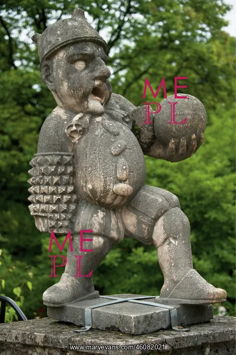 : Dwarf with a ball in the dwarf garden (Mirabell : Dwarf with a ball in the dwarf garden (Mirabell