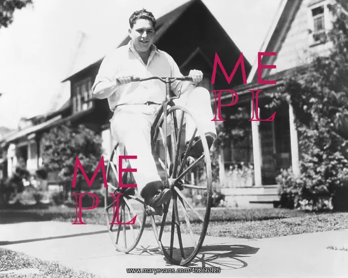 : Dwight Hardwick riding a hand made bicycle built : Dwight Hardwick riding a hand made bicycle built