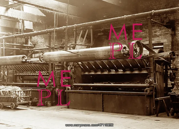 : Dyeing cloth in a woollen mill in Bradford : Dyeing cloth in a woollen mill in Bradford