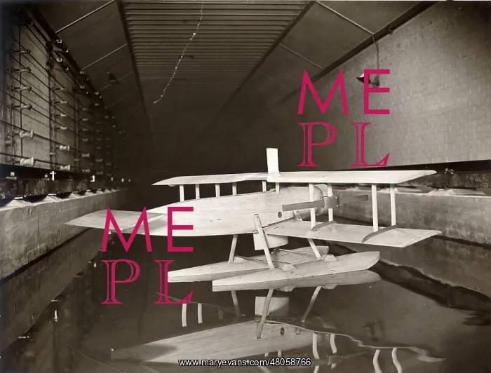 : A dynamic model of a twin-float seaplane in the RAE tank : A dynamic model of a twin-float seaplane in the RAE tank