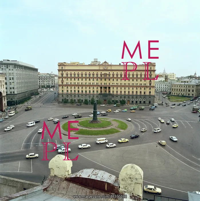 : Dzerzhinsky Square in Moscow, 1991 : Dzerzhinsky Square in Moscow, 1991