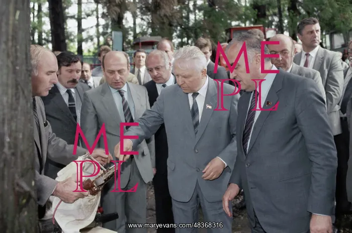 : E. K. Ligachev Visiting Georgian SSR : E. K. Ligachev Visiting Georgian SSR
