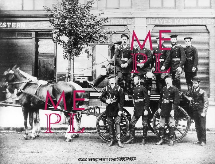 : Ealing Fire Brigade with horse-drawn appliance : Ealing Fire Brigade with horse-drawn appliance