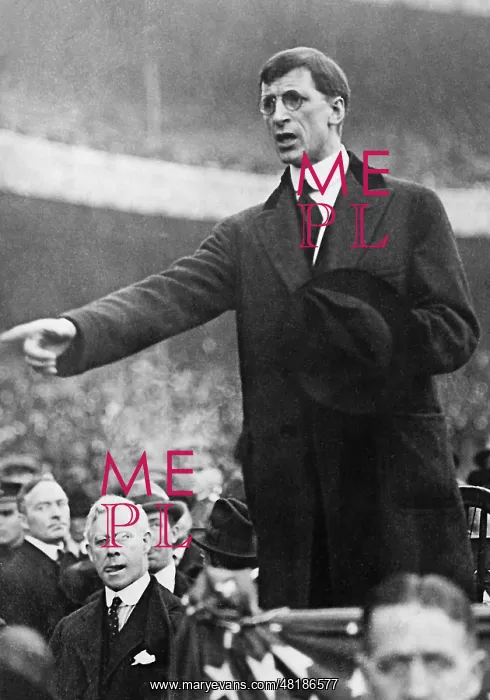  : Eamon de Valera during the election campaign, 1932
