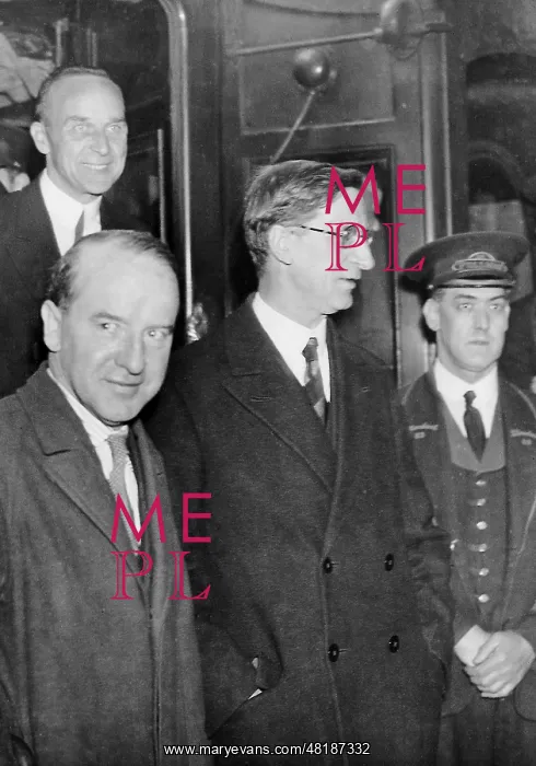 : Eamon de Valera on the way to the council of the League of N : Eamon de Valera on the way to the council of the League of N