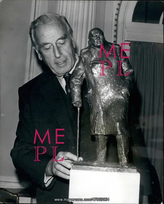 : Earl Mountbatten with Churchill replica statue, London : Earl Mountbatten with Churchill replica statue, London