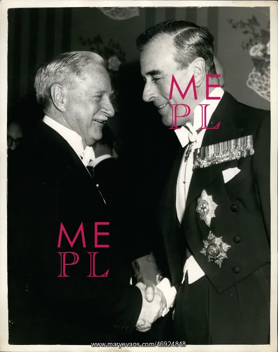 : Earl Mountbatten and Winthrop Aldrich at Pilgrims Dinner : Earl Mountbatten and Winthrop Aldrich at Pilgrims Dinner