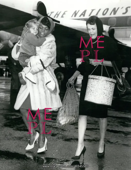 : Eartha Kitt, singer, at an airport : Eartha Kitt, singer, at an airport