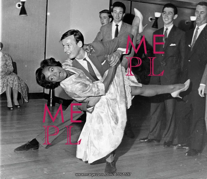 : Eartha Kitt, singer, at Arthur Murray School of Dancing : Eartha Kitt, singer, at Arthur Murray School of Dancing