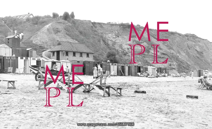  : East Runton, the Beach c1955