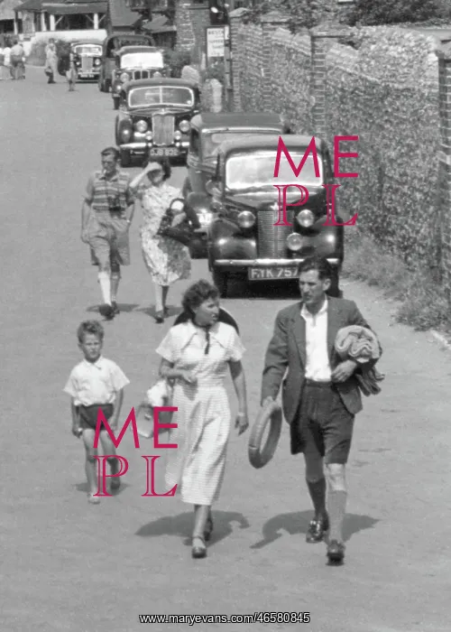  : East Wittering, off to the Beach c1950