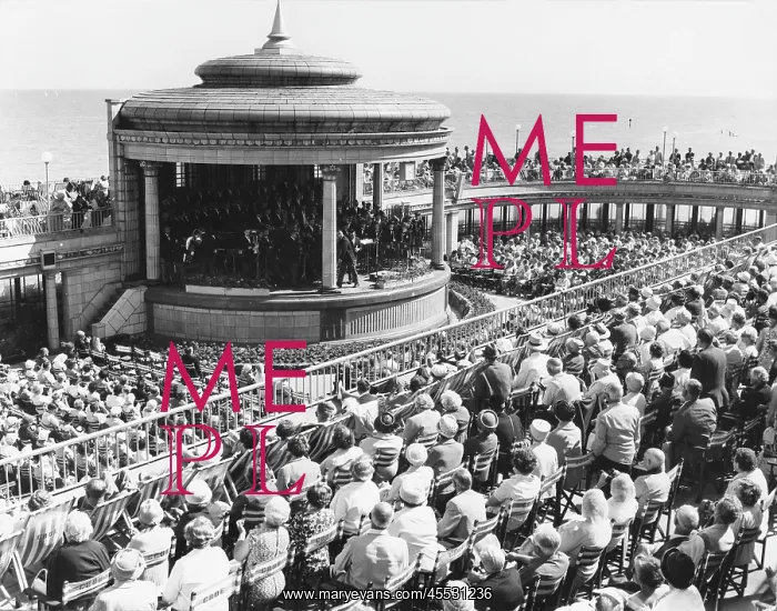 : EASTBOURNE BANDSTAND : EASTBOURNE BANDSTAND