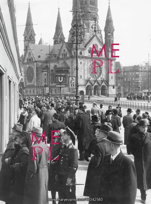 : Easter in Berlin, 1942 : Easter in Berlin, 1942