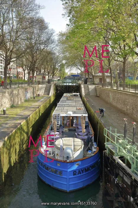 : Ecluse des Morts lock, Canal Saint-Martin, Paris, France : Ecluse des Morts lock, Canal Saint-Martin, Paris, France