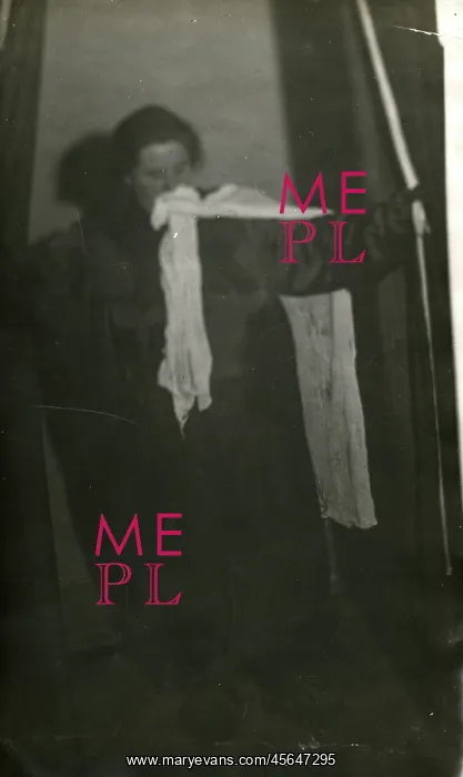 : ?Ectoplasm? forming from Helen Duncan?s mouth : ?Ectoplasm? forming from Helen Duncan?s mouth