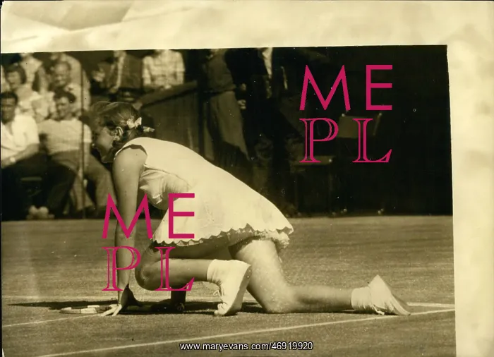: Edda Buding in tennis match at Wimbledon : Edda Buding in tennis match at Wimbledon