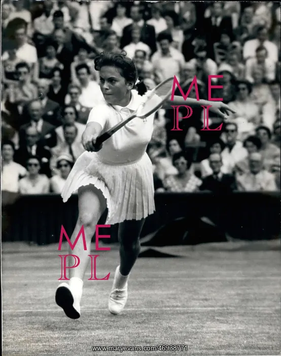 : Edda Buding in tennis match at Wimbledon : Edda Buding in tennis match at Wimbledon