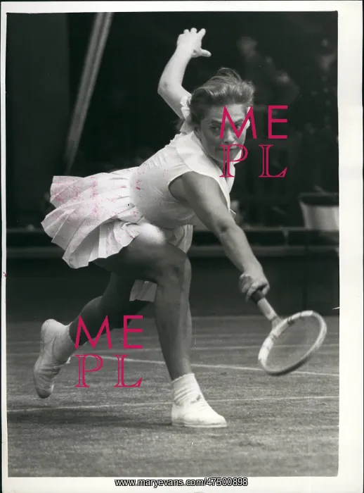 : Edda Buding in tennis match at Wimbledon : Edda Buding in tennis match at Wimbledon