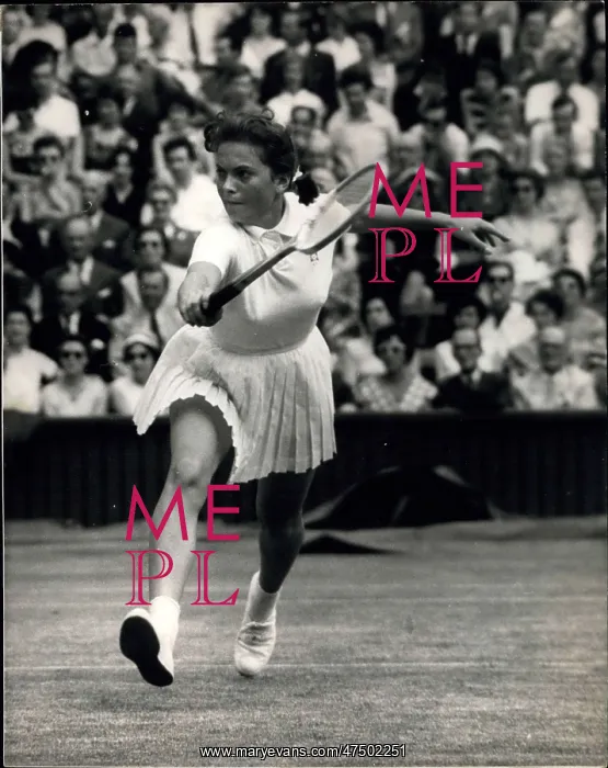 : Edda Buding in tennis match at Wimbledon : Edda Buding in tennis match at Wimbledon