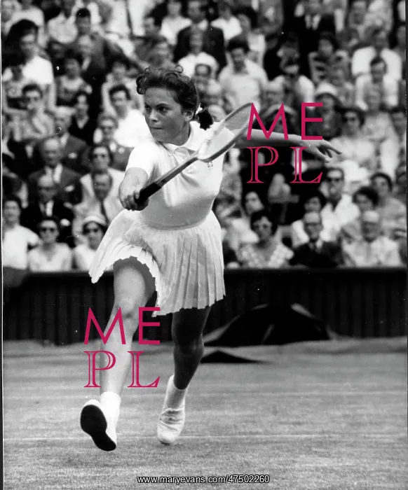 : Edda Buding in tennis match at Wimbledon : Edda Buding in tennis match at Wimbledon