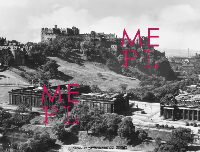 : EDINBURGH CASTLE 1940S : EDINBURGH CASTLE 1940S